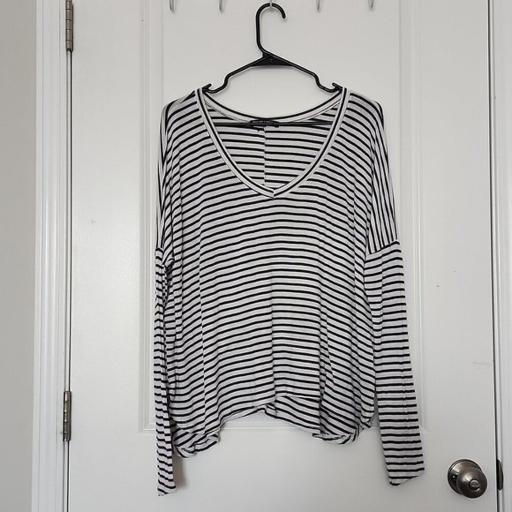 Brandy Melville v-neck top size small
